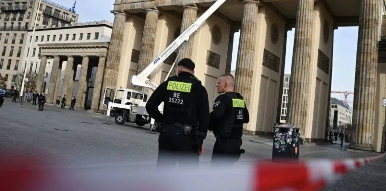 لص يحاول سرقة بنك في ميلانو.. والخزينة تحتجزه 9 ساعات!