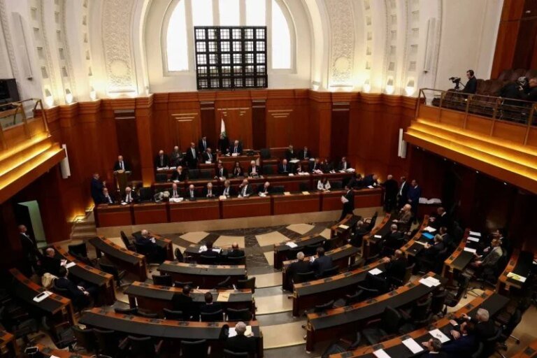 تحليل سياسي لتصريحات ممثل ربط التوتر بين إيران ولبنان بالوضع الداخلي.