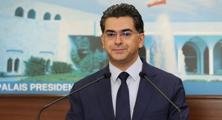 تكافؤ الفرص التام بين وسائل الإعلام الرسمية والخاصة