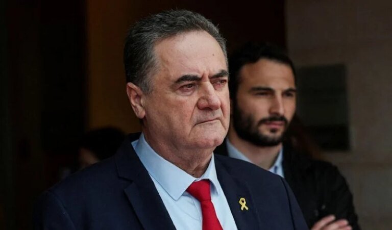 كاتس يوقع أمر الطوارئ تحسبا لـ”هجوم صاروخي وشيك”