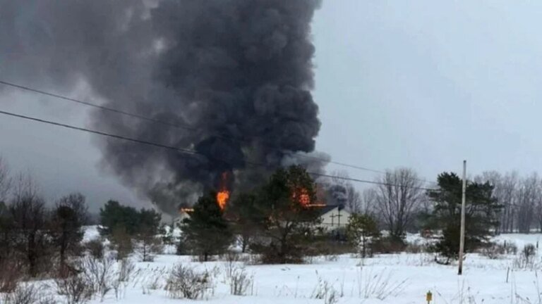 انفجار يدمر كنيسة في نيويورك بعد بلاغ عن تسرب غاز وإصابات خطيرة