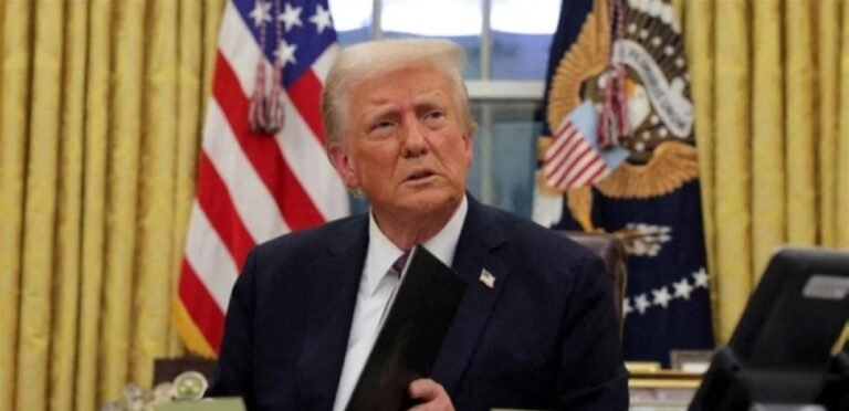 التوقيع على أمر تنفيذي بزيادة الرسوم الجمركية بنسبة 25% على الدول التي تتعامل تجاريا مع إيران