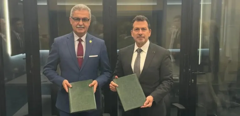 توقيع مذكرة تفاهم بين وزارة التكنولوجيا وجامعة بيروت العربية ومناقشة ملف المباني المهددة بالانهيار