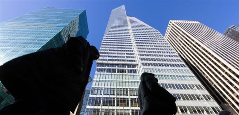 ارتفعت رواتب مديري بنوك وول ستريت مرة أخرى إلى معدلات ما قبل الأزمة المالية عام 2006