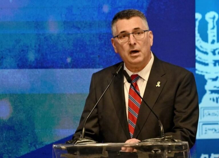 وحمل ساعر حزب الله مسؤولية تفاقم الأوضاع: “هجماته تجاوزت عمليات إيران”.