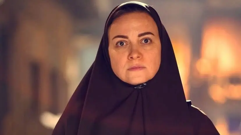 “حكاية نرجس”: معاناة نفسية وجسدية تلقي الضوء على مرض الثعلبة