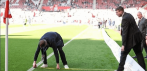 اللافتات الإعلانية تشكل خطراً على اللاعبين!