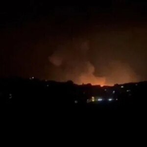 غارة جوية أصابت سيارة إسعاف في كفر تبنيت. قُتل وأصيب شخص واحد.