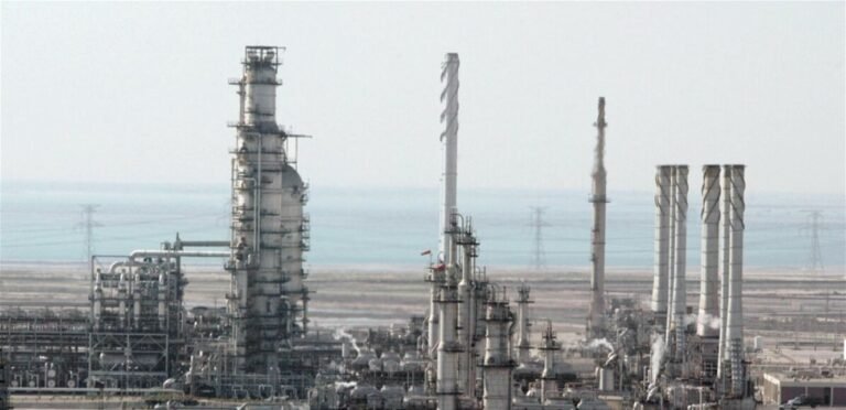 وتدفع الحرب العالم نحو أزمة طاقة شاملة وتهدد بشكل مباشر أمن الدول الكبرى