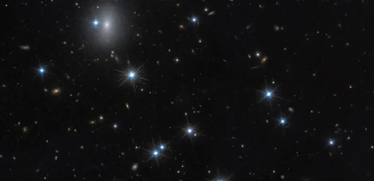 ناسا تعلن عن مجرة ​​شبه مظلمة فريدة من نوعها