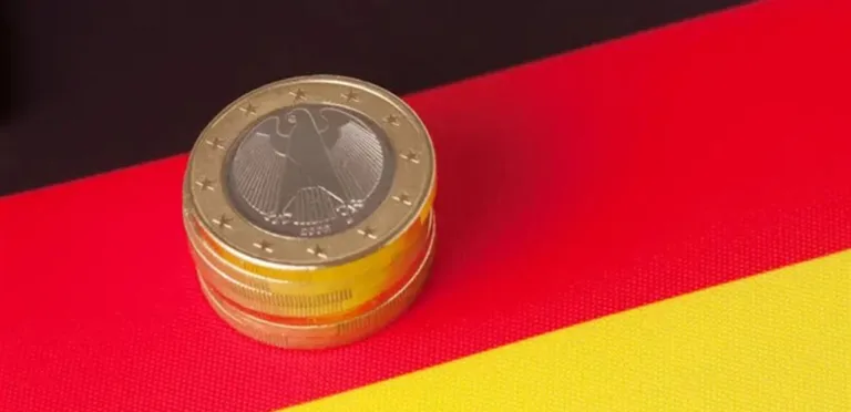 اتساع الخلافات الاقتصادية بين الشرق والغرب بعد سنوات من الوحدة