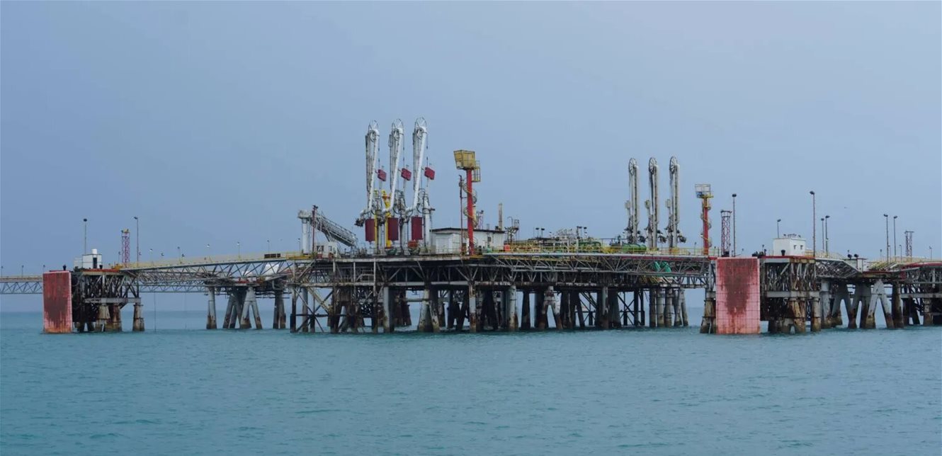 الولايات المتحدة تمنح الدول مهلة حتى 11 أبريل لشراء النفط الروسي المحتجز بحراً