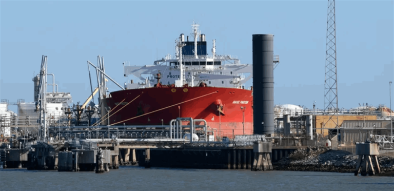 واشنطن: تليين القيود على النفط الفنزويلي