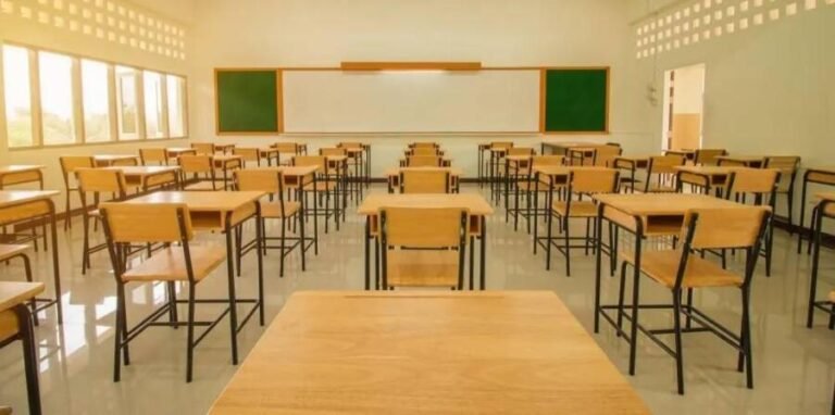 طلب عاجل لتجميد العام الدراسي