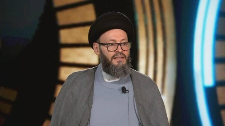 “انظر إلى الصورة والفستان.” الحسيني يعلق على تنصيب مجتبى خامنئي