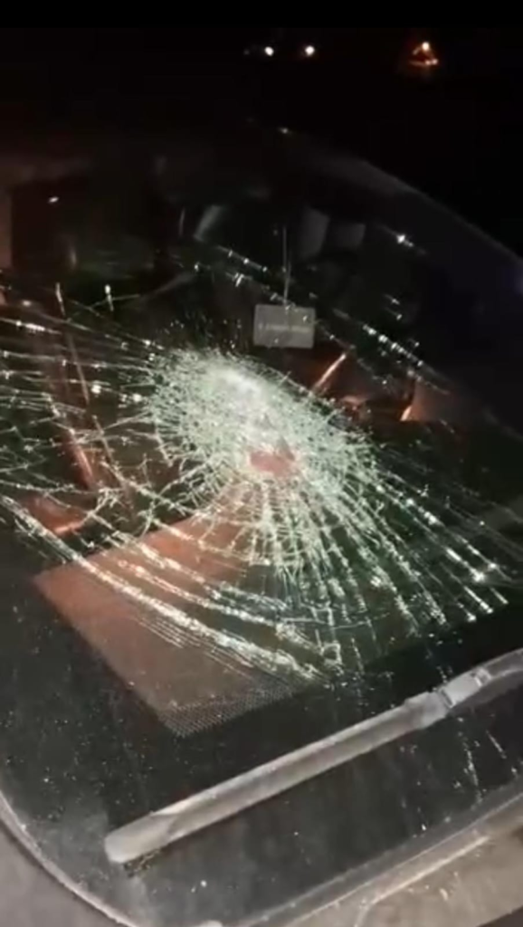 بعد الغارة الإسرائيلية… إشكال في دوحة عرمون وتحطيم سيارات (فيديو)