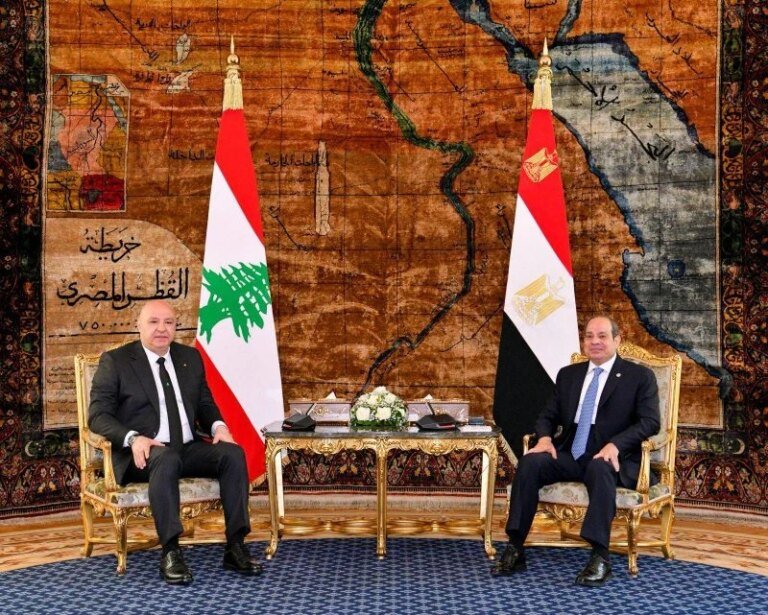 السيسي يؤكد لعون دعم مصر الكامل للمفاوضات الثنائية واستعدادها لتقديم المساعدة