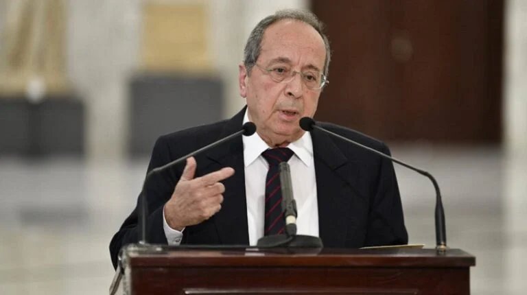 «تفاهمات خفية» في لبنان تحرج الحكومة بسؤال علني.