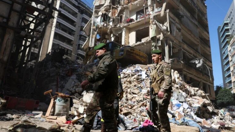 عقبات أمام مفاوضات لبنان وبري يقود الوساطة