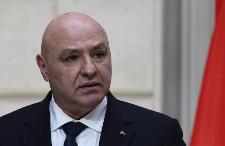 “لن أسمح للصامدين في قراهم أن يتهموا بالخيانة”.