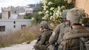 إسرائيل تهدد بتصعيد عملياتها بعد اختراق “الدفاع الأمامي”