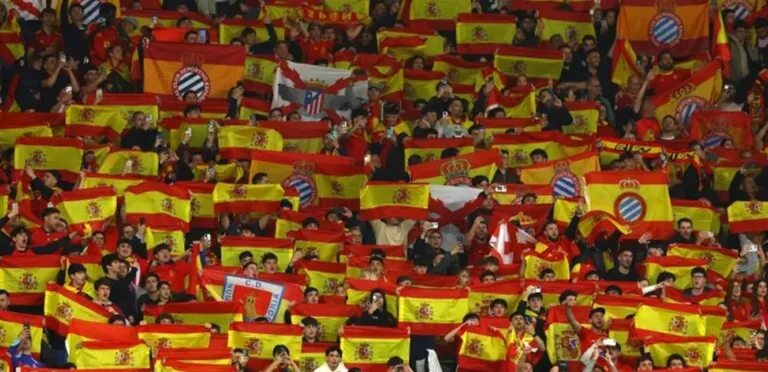 هتافات «إسلامية» تتردد في مدريد.. تفاصيل ما حدث في مباراة إسبانيا ومصر