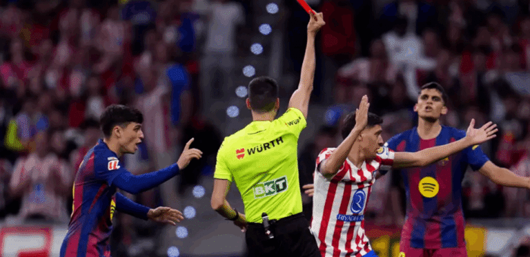 تقنية VAR ارتكبت خطأ في حالة طرد لاعب برشلونة