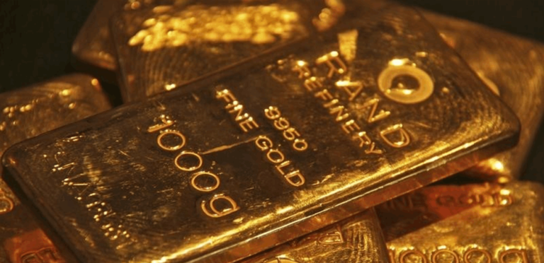 ويتزامن ارتفاع الذهب مع انخفاض قيمة الدولار