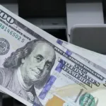 انخفاض احتياطي العملات الأجنبية لدى مصرف لبنان وأنباء متداولة عن تعويم الليرة