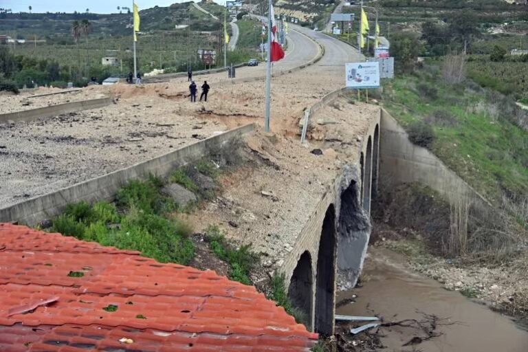 غواصون يكثفون عمليات البحث عن المفقودين في نهر الليطاني قرب جسر القاسمية