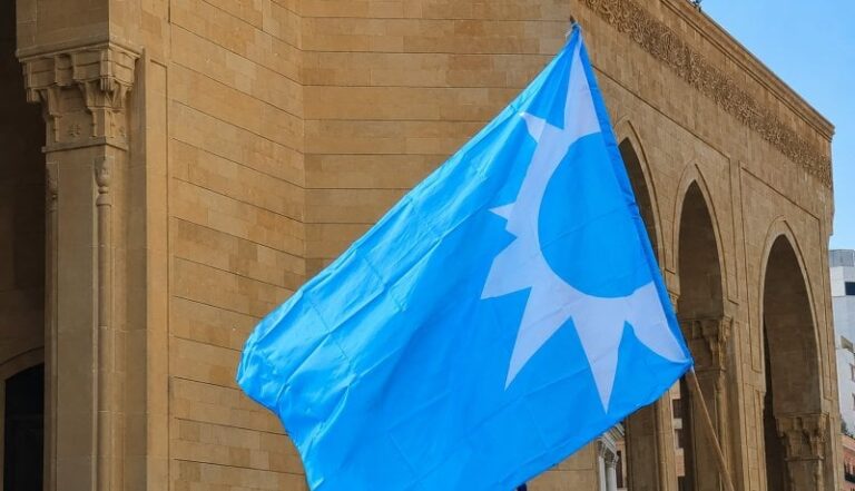 “رضوخ لجندات سياسية”… “المستقبل” يهاجمون النازحين