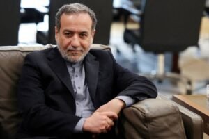 إيران تتوعّد برد “ساحق”… وعراقجي المشترك: هرمز مميز للملاحة