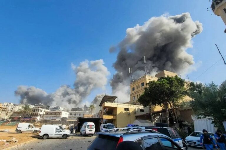 الدفاع المدني ينقذ 29 مواطنًا من تحت الركام في النبطية والدوير