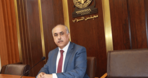 إطلاق نار وقنبلة يدوية.. تفاصيل محاولة اغتيال هادي أبو الحسن في القباي