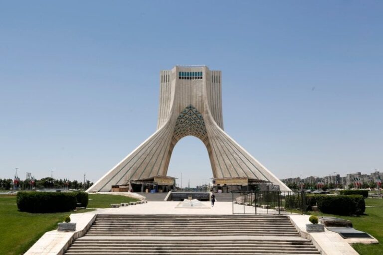 لبنان ينسف الجولة الأولى… طهران توقفها إلى سويسرا