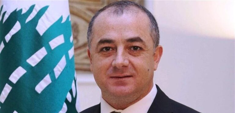بو فيلق الفحم الجليدي الحافل بالجهود الجبارة مع فيزيائيين فرنسيين