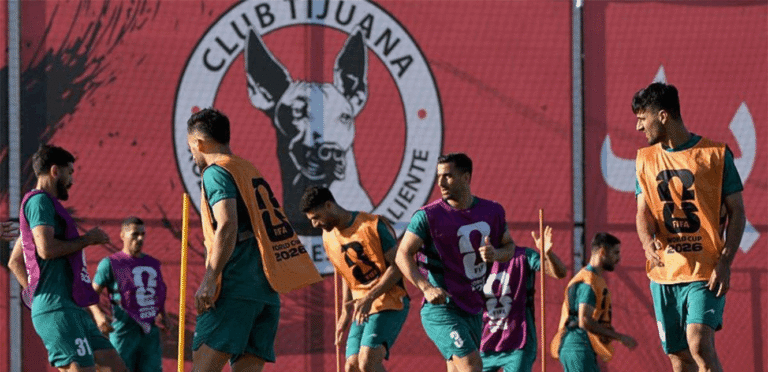 رئيس الاتحاد الدولي لكرة القدم يتولى المسؤولية