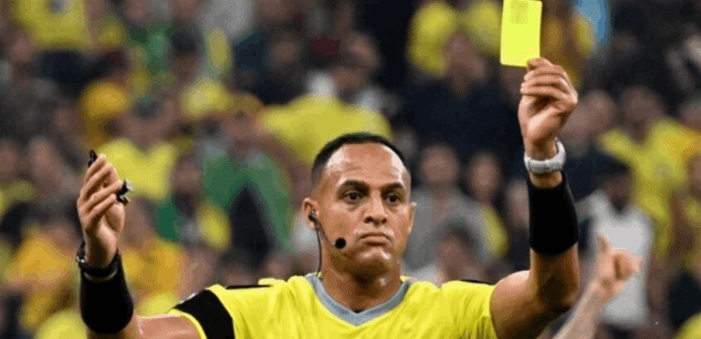 إسماعيل الفتح يلفت الأنظار مجددا.. موقف طريف في مباراة اليابان وهولندا