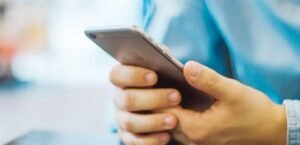 إحذروا.. هذه العادة قد تدمر هاتفك الذكي تجنبوها