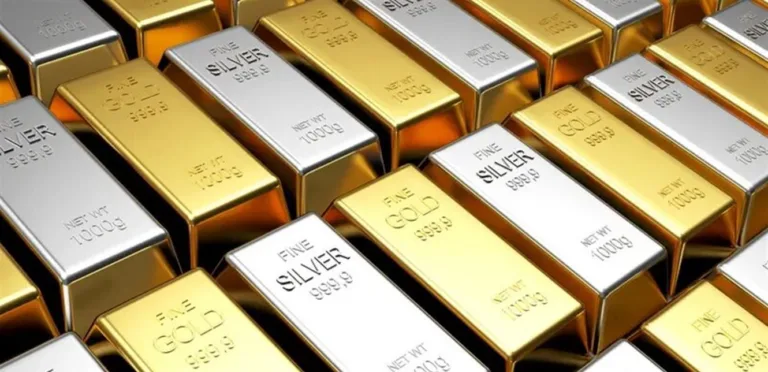 الذهب يتراجع دون 4 آلاف دولار والفضة دون 60
