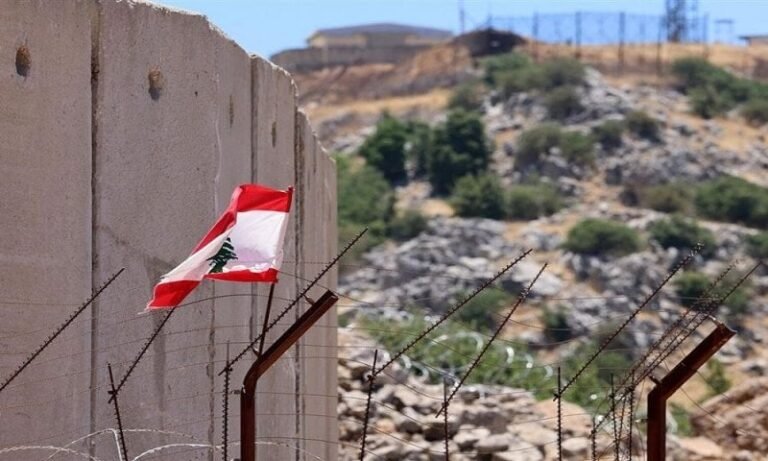 الذي يستمع امامكم باللون الأبيض… ضمانات من الحزب مقابل وقف إطلاق النار؟