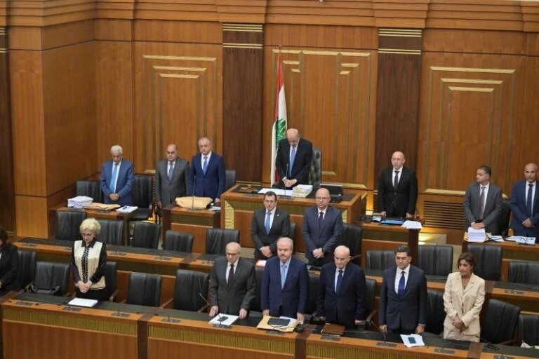 تكريس موافق تمامًا لفئة من المتعاقدين على حساب واختيار