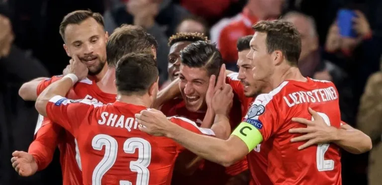 سويسرا كولومبيا وتضرب موعدا مع الأرجنتين