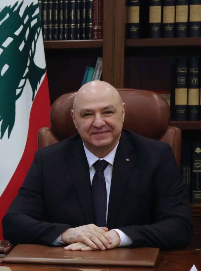 عون: الحكومة لا تسقط في الشارع… ولا أقلق على حياتي