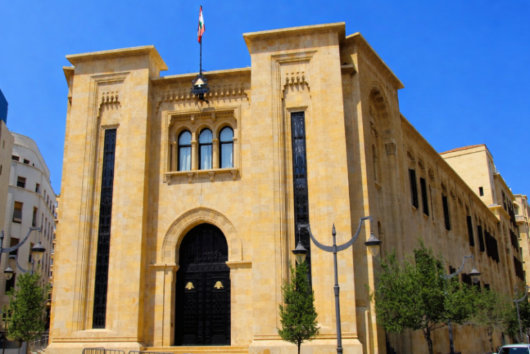 “مهزلة” وغياب للأجوبة… نائب يستمتع بأداء السلطة القضائية