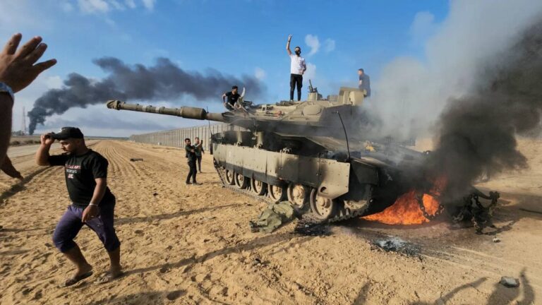 “كانوا غالباً ما يكونون الفارسية”… شهادة جديدة 7 تشرين الأول إلى الواجهة