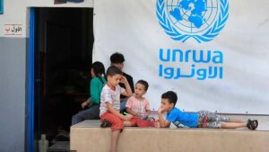 “إغماض آخر عين شاهد على الجريمة”… كليب يحذّر من استهداف الأونروا