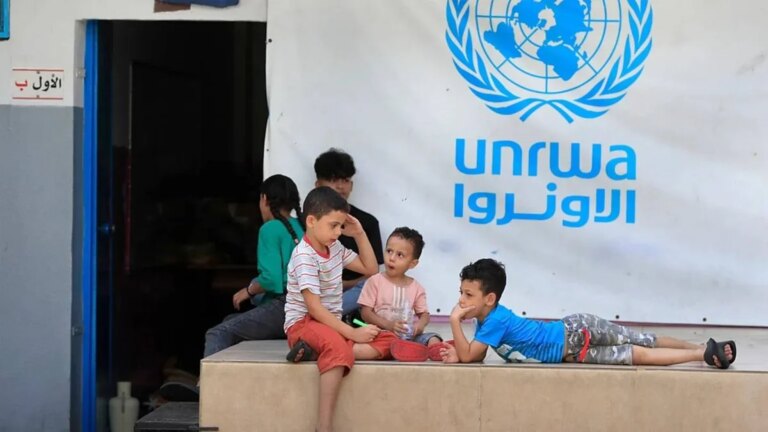 “إغماض آخر عين شاهد على الجريمة”… كليب يحذّر من استهداف الأونروا