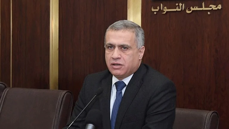 “انسحاب تكتيكي لتنقية ماء الوجه”… طرابلسي يهاجم التربية بعد التدقيق عن بيجي