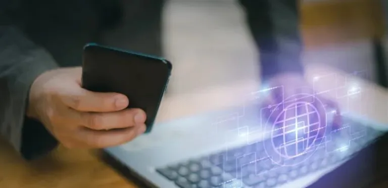 إحذروا.. هذه الأدوات في هاتفكم تذكرة الكثير عنكم